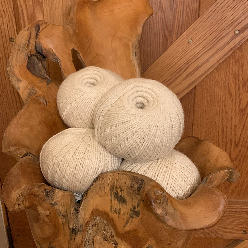 Creamy white 100% pure alpaca wool for knitting